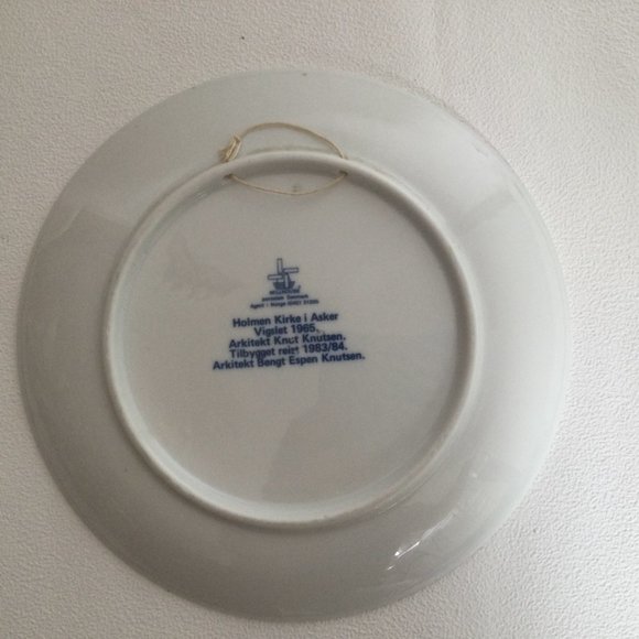 Millhouse porcelain Denmark Holmen kirke 1983/1984 collector plate 7 3/4" - Picture 5 of 5